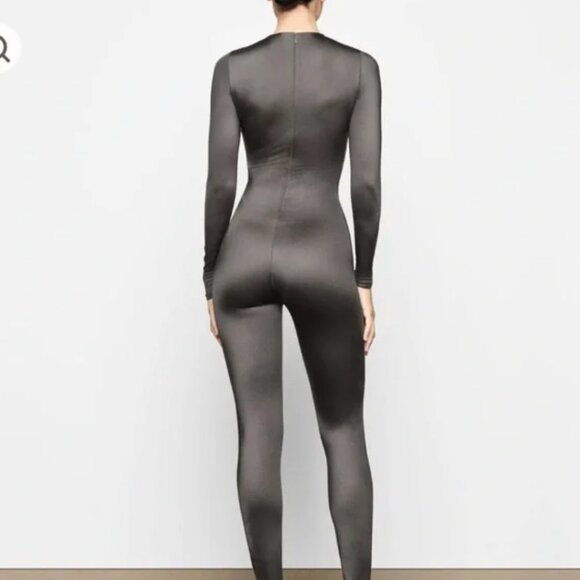 NWT SKIMS ALL-IN-ONE SHINE CREW NECK LONG SLEEVE ONESIE size 4X - Picture 2 of 2